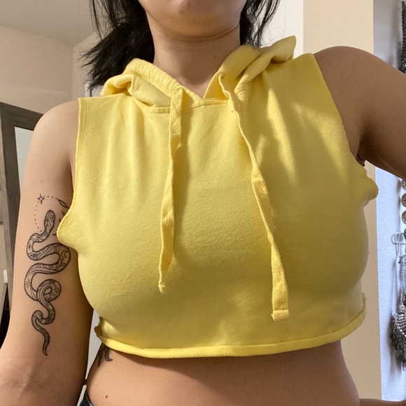 Forever 21 Tops - Yellow Hoodie Sleeveless CropTop Activewear Active